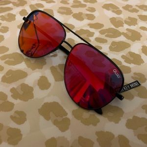 QUAY Mini High Key Red/Black Mirror Sunglasses